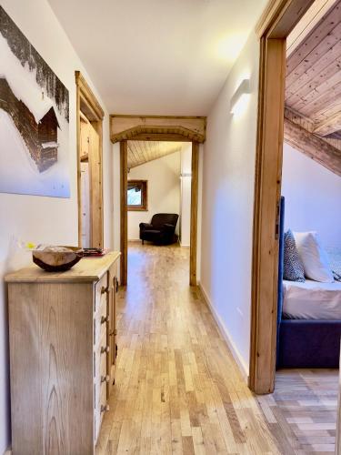 a hallway of a house with a bedroom and a bed at Bormio House 1 Via Funivie, Pista Stelvio, posto auto in Bormio