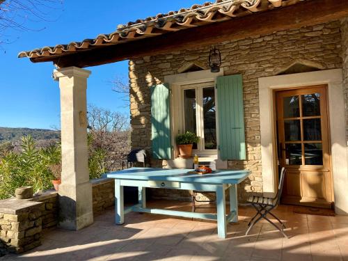Balkoni atau teres di Les Saffres - gîte de charme pour 8 personnes
