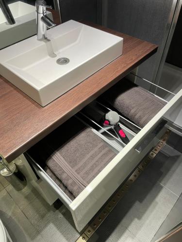 Afbeelding uit fotogalerij van L'ATHOS - Appartement équipé - Entre Paris et Versailles - Haut débit in Garches