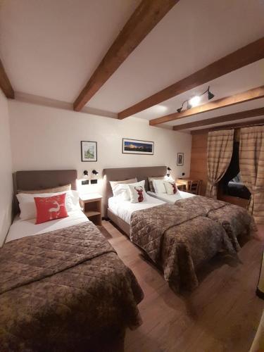 Postel nebo postele na pokoji v ubytování Hotel Astoria