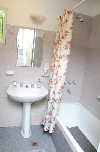 a bathroom with a sink and a shower curtain at Casa Maiten 2 dormitorios in San Carlos de Bariloche