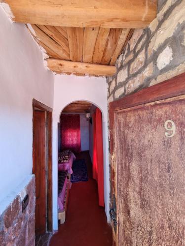 a hallway in a house with a wooden ceiling at Auberge Restaurant Telouet in Telouet