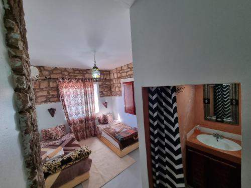 a view of a living room with a sink and a bathroom at Auberge Restaurant Telouet in Telouet
