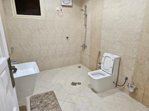 a bathroom with a toilet and a sink at شقة جود طيبة الفندقية Jood Taibah Luxury Apartment in Al Madinah