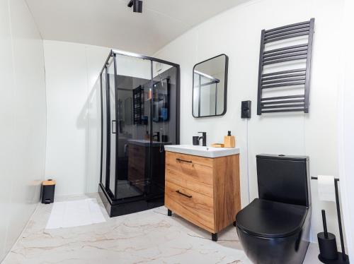Ένα μπάνιο στο Domki i Glamping Nałęczów - Pod Łysą Górą