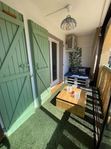 PLACE PARKING PRIVEE + 100 M PLAGE