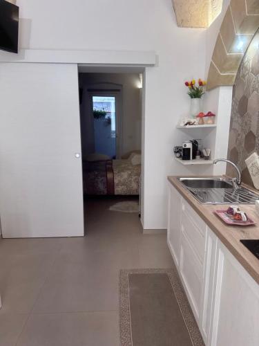 a kitchen with a sink and a counter top at Eterea Casa Vacanza in Brindisi