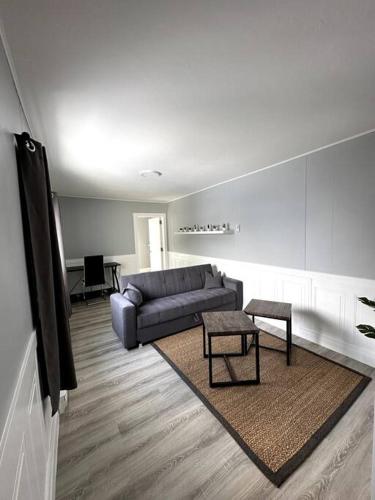 Χώρος καθιστικού στο Chapleau Hidden Gem, 1 Bedroom