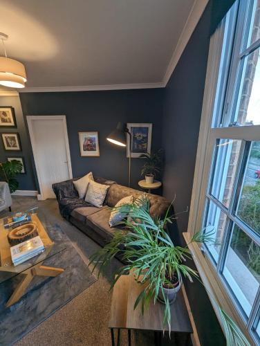a living room with a couch and a table at Avon’s Rest in Stratford-upon-Avon