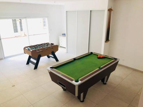 Photo de la galerie de l'établissement Jolie maison de village tout confort, à Villeneuve-lès-Montréal