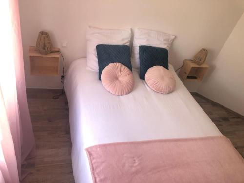 Photo de la galerie de l'établissement Jolie maison de village tout confort, à Villeneuve-lès-Montréal