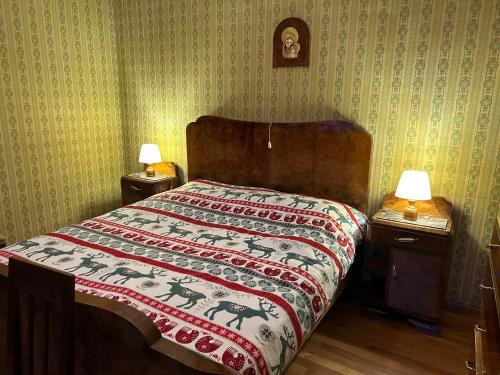 Een bed of bedden in een kamer bij Casa Cercenà - Soggiorna nel cuore delle Dolomiti!