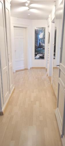 a hallway with white walls and a wooden floor at 2-4 Zimmer Apartments Stilvoll im Gertrud Schlössli - zentral ruhig in St. Gallen