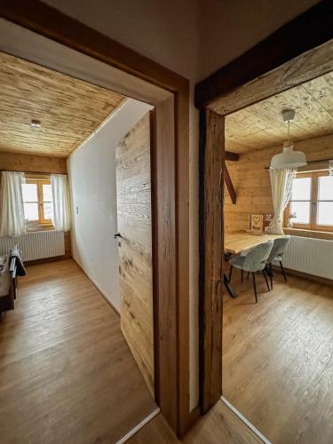 a door leading into a dining room with a table at Peer Alm in Navis