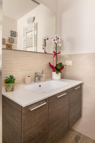 a bathroom with a sink and a mirror at Casa per la Costa in Colle di Val d'Elsa