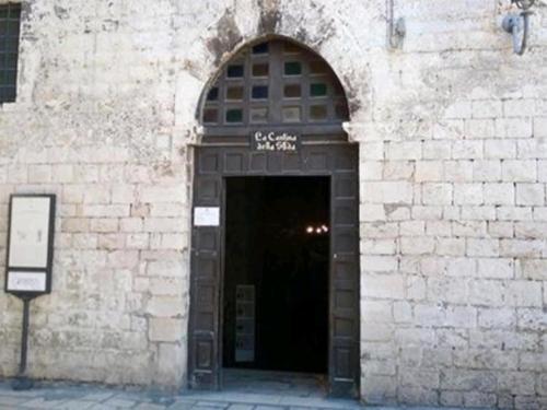 an entrance to a building with a door with a sign at Casa Vacanza Al Duomo in Barletta