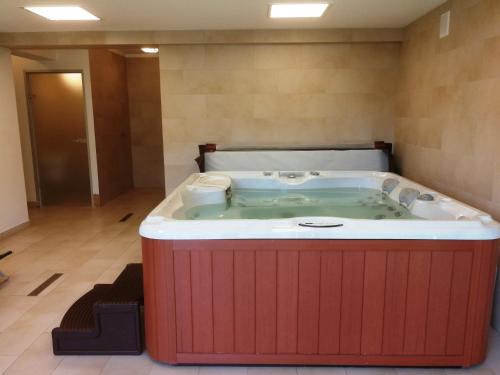 a jacuzzi tub in the middle of a room at APARTAMENT "NA MOCARNI" in Kościelisko