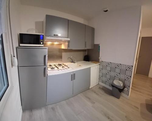 Kuchyň nebo kuchyňský kout v ubytování Ô Portes du Marais