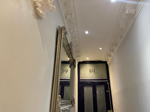 a bathroom with a mirror and a mirror at Home in Greenwich near the O2 in London
