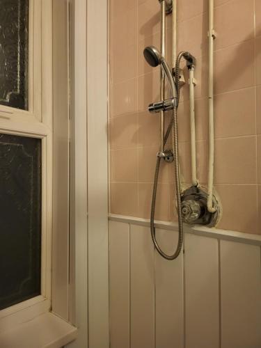Ένα μπάνιο στο Handsworth Hostel - Stay Sleep Rest