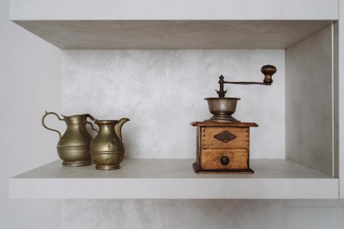 a shelf with two vases and a tea kettle at Il Giardino della Tartaruga in Genova