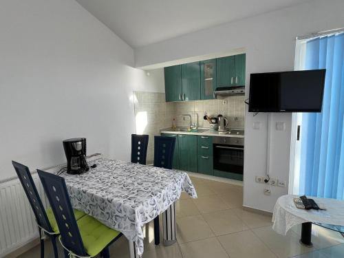 Kuchyň nebo kuchyňský kout v ubytování Apartmani 4 Delfina Rogoznica