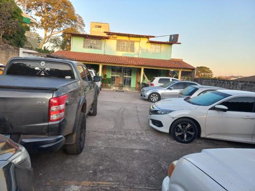 a bunch of cars parked in a parking lot at Pousada Hotel Araguaia in Aragarças