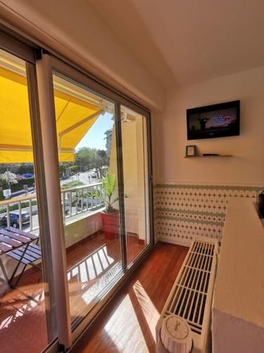 Μια τηλεόραση ή/και κέντρο ψυχαγωγίας στο Studio Cosy Biarritz - classé 2 étoiles