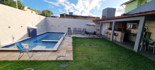 Bazén v ubytování CASA ACONCHEGO de TAMANDARÉ nebo v jeho okolí