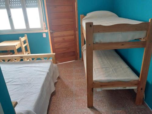 two bunk beds in a room with a blue wall at La Huella in Colonia Chapadmalal