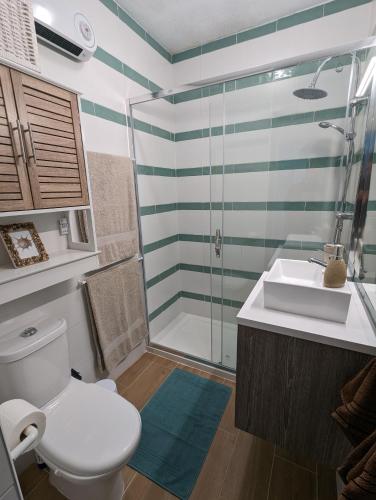 CoralBlu, stylish beachside flat - Fast Wi-Fi