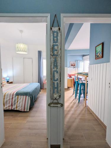 CoralBlu, stylish beachside flat - Fast Wi-Fi