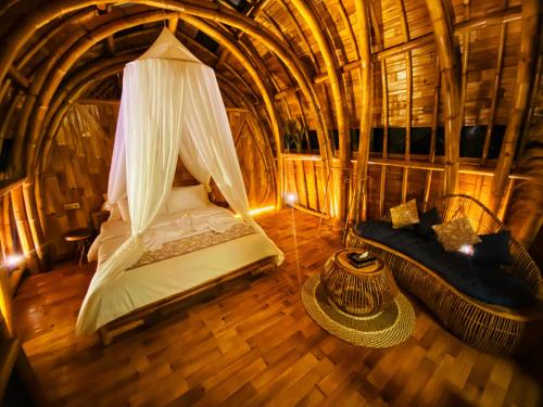 Ένα ή περισσότερα κρεβάτια σε δωμάτιο στο Bamboo House - Ecobreeze