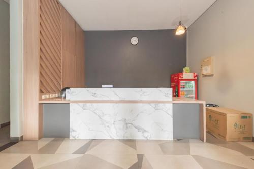 a white marble counter in a room with a box at RedDoorz @ Malabar Street in Bandung