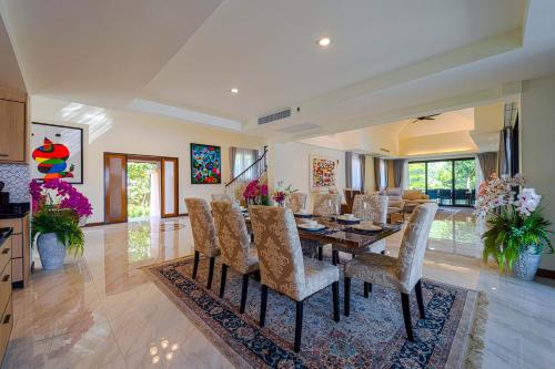a dining room with a table and chairs at Luxury 5 Bedroom Villa Close to Beach SRS in Hua Hin