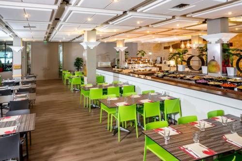 Reštaurácia alebo iné gastronomické zariadenie v ubytovaní Leonardo Club Hotel Dead Sea - All Inclusive