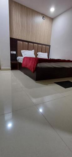 a bedroom with a large bed with a wooden headboard at Hotel krishna cottage in Gorakhpur