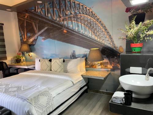 a bedroom with a bridge mural on the wall at Italy Condotel Darasa in Tanauan