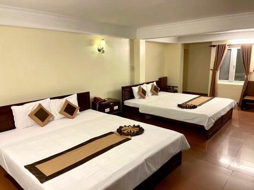 Giường trong phòng chung tại Tran Ly Hotel