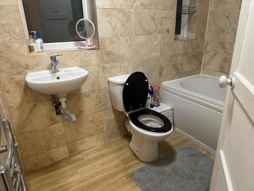 a bathroom with a toilet and a sink at Tran UK Homestay in London