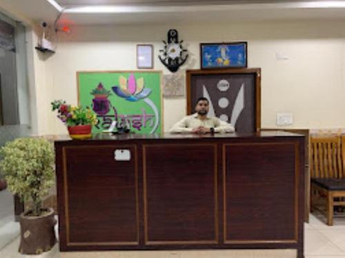 Lobbyen eller receptionen på HOTEL KALASH GUEST HOUSE AND RESTAURANT Kushinagar