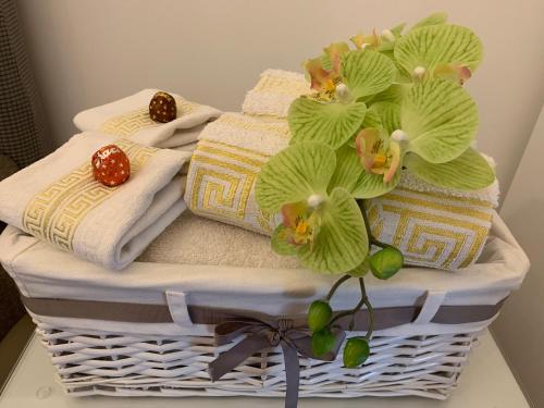 a stack of towels on top of a basket at Casa di Taty B&B in Mestre