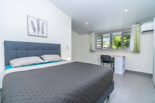 Cama o camas de una habitación en HEITEA LODGE - 6 min airport, Wifi, AC & Parking