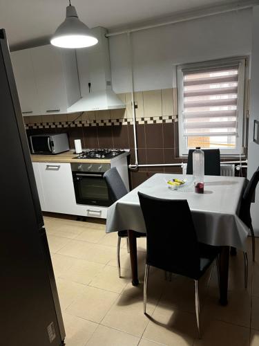 Cucina o angolo cottura di Mona Apartment Taxi#Airport #PARKING#BUCHAREST#THERME