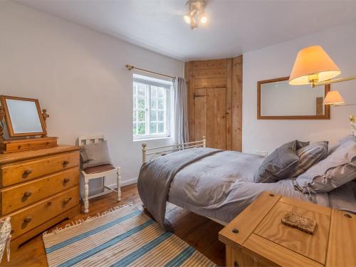 a bedroom with a bed and a dresser and a mirror at 2 Bed in North Creake KT003 in North Creake
