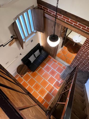 an overhead view of a room with a brick floor at 金門悠哉悠古厝民宿 Yozaiyo39 B&B in Jinning