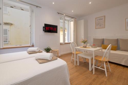 Adagio 1- Studio, Old Town