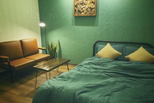 Krevet ili kreveti u jedinici u okviru objekta BabaHouse2 - Homestay TP Vinh, view sân vườn