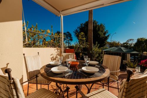 Fotografia z galérie ubytovania Front line beach townhouse with sea views and south facing, in Costabella, Marbella v Marbelli