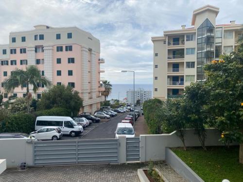 Elephant by Wanderlust Madeira - 2BR Apartment with Terrace, side Sea View and pool access